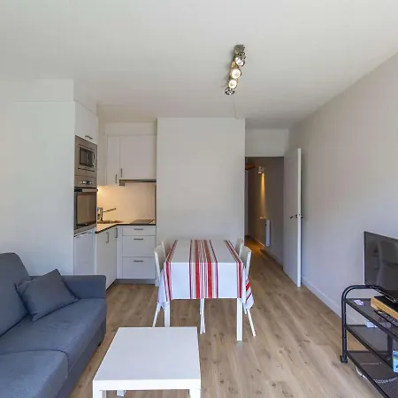 Apartment 6 Pers, Pistes A Proximite, Balcon, Cave A Skis, Cuisine Equipee - Fr-1-400-110 *